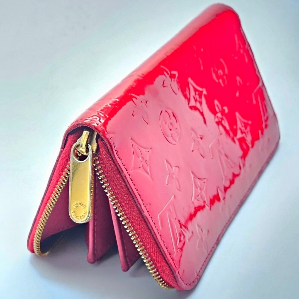 Louis Vuitton Monogram Vernis Zippy Red wallet;